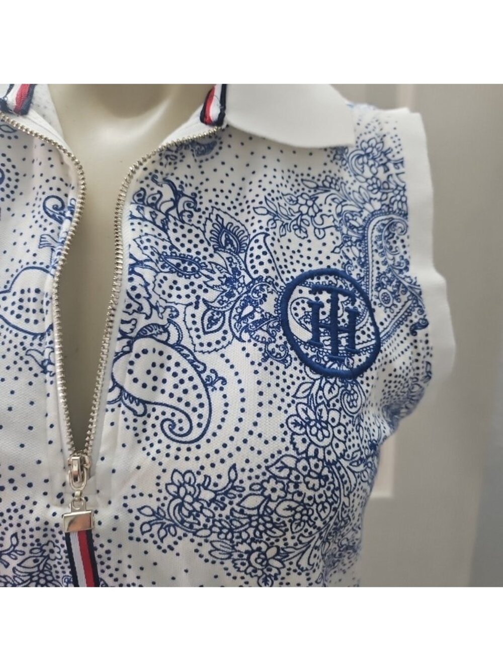 Tommy Hilfiger Sleeveless Golf Polo M Blue White Paisley Tennis Top Country Club - Picture 4 of 13